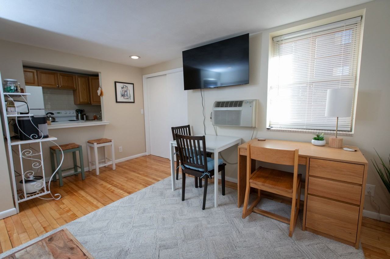 Large 1 bedroom Heat, Hot Water and WIFI Included, 2 blocks from Elm Park in WPI South Village - Photo 2 of 25