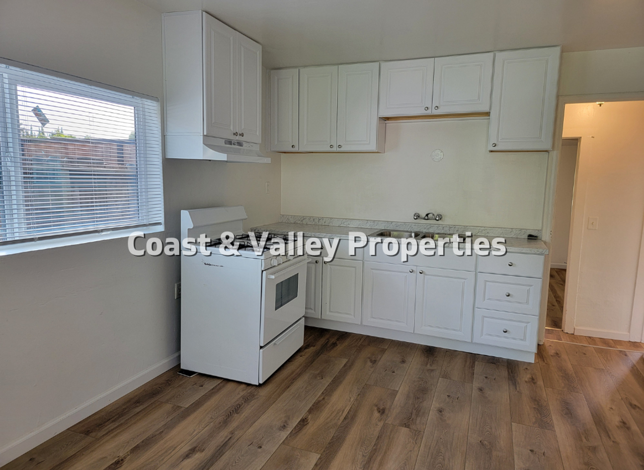 923 Prune St - Photo 2 of 7