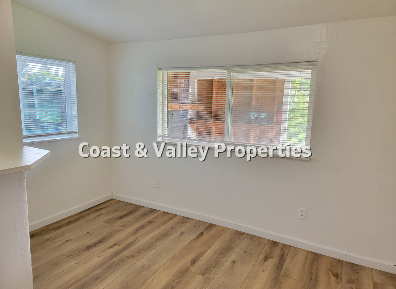923 Prune St - Photo 4 of 7