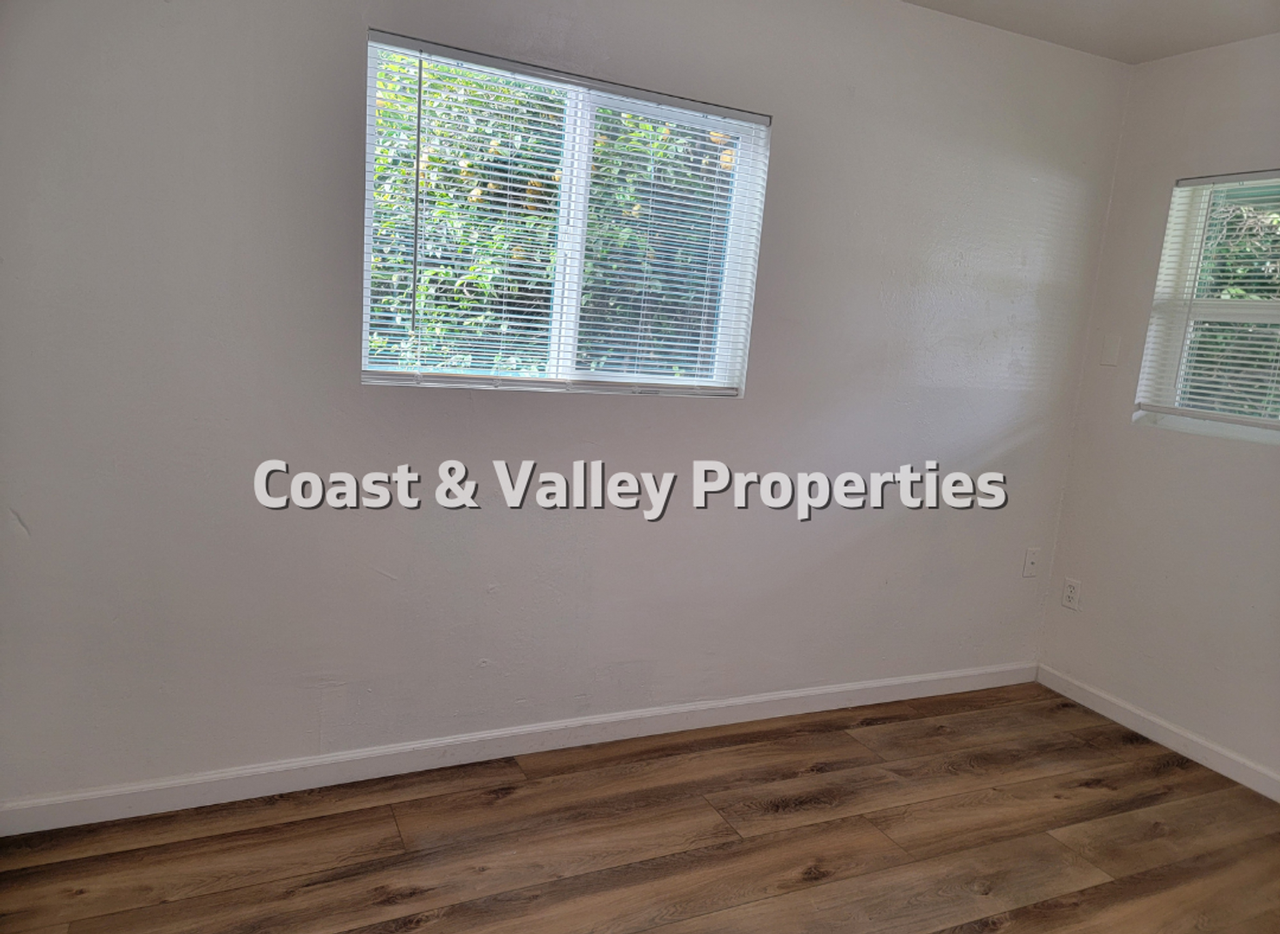 923 Prune St - Photo 5 of 7