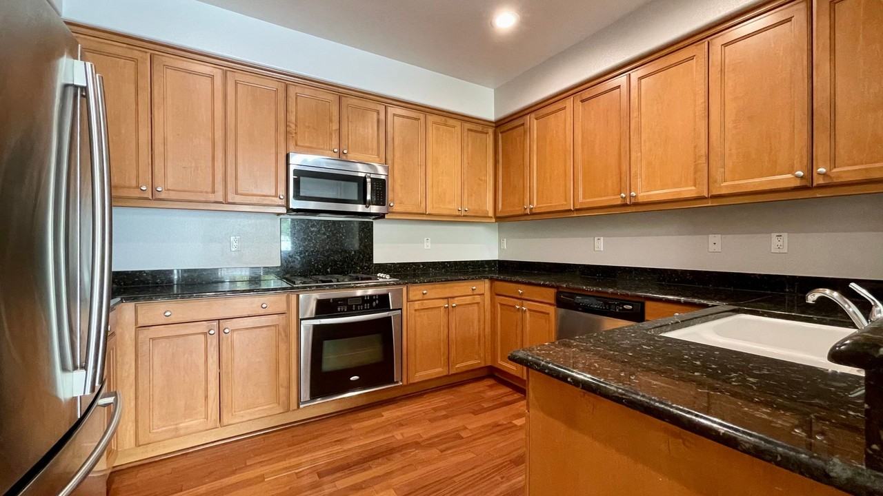 3591 Sacramento Dr #19 - Photo 5 of 20
