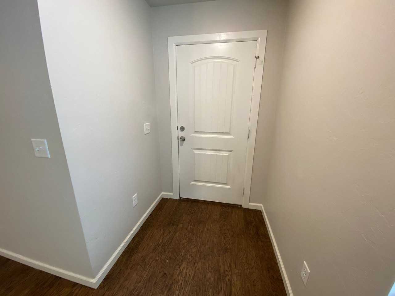 11410 N Lincoln Blvd - Photo 3 of 27