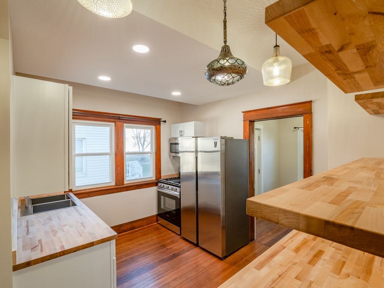 850 15th St Se - Photo 2 of 32