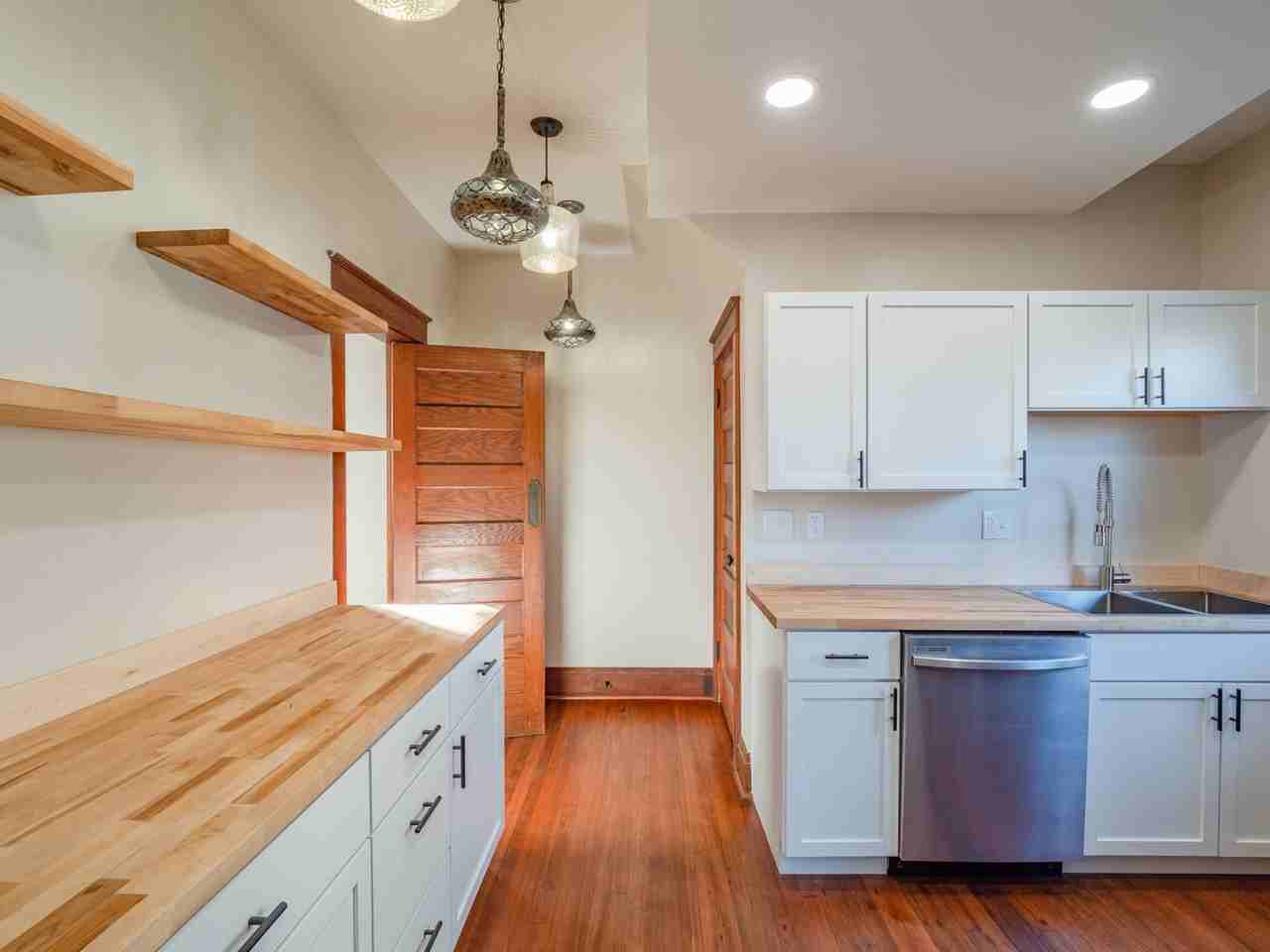 850 15th St Se - Photo 3 of 32