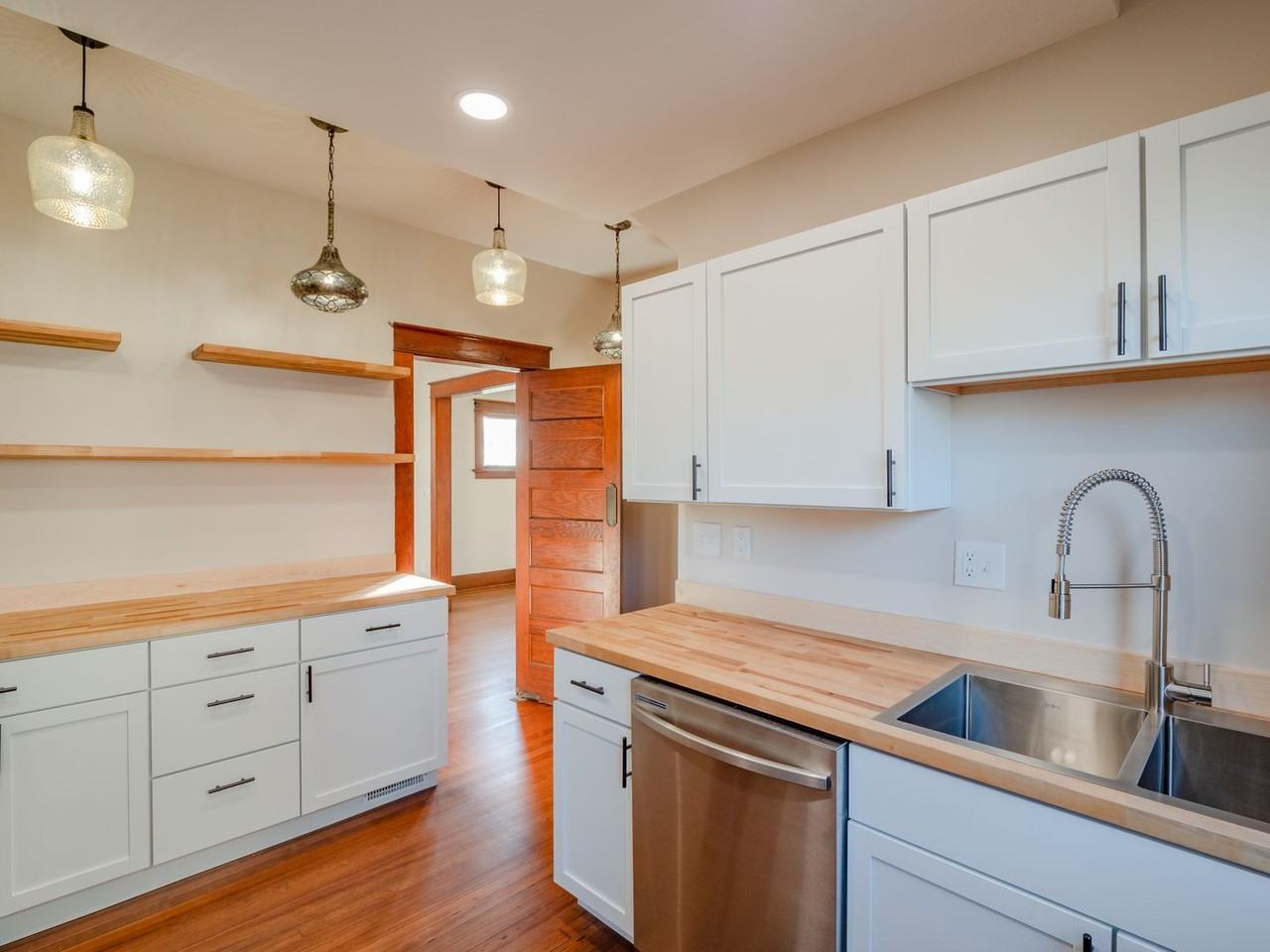 850 15th St Se - Photo 5 of 32