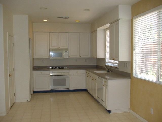 9560 Windrose Ln - Photo 3 of 13