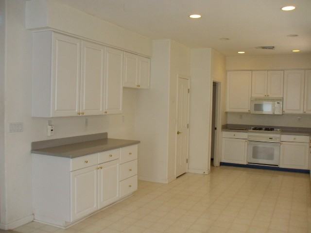 9560 Windrose Ln - Photo 4 of 13