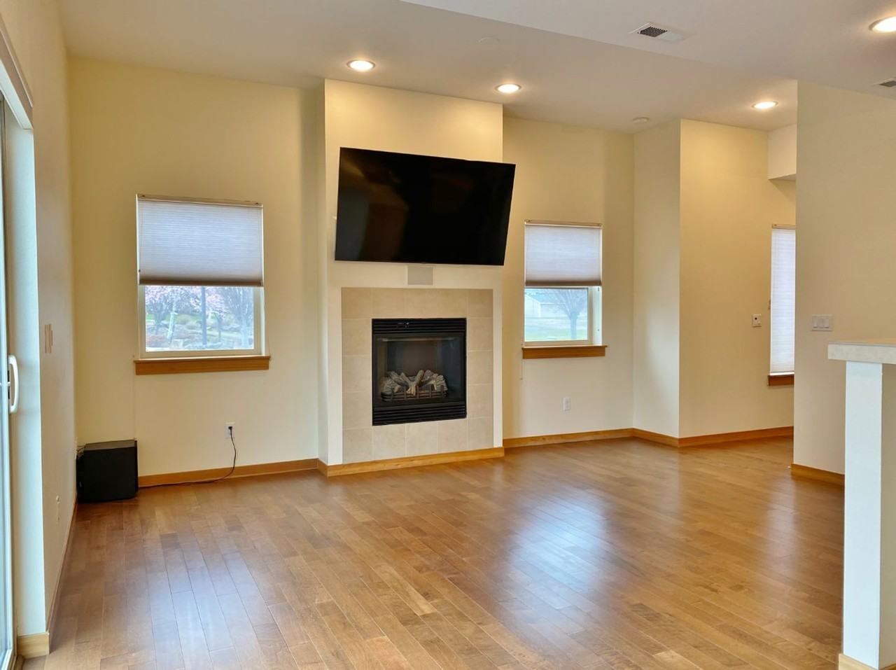 185 Eagle Crest Dr - Photo 3 of 21