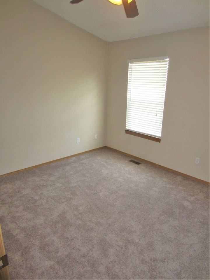 2528 Blazek Loop - Photo 7 of 11