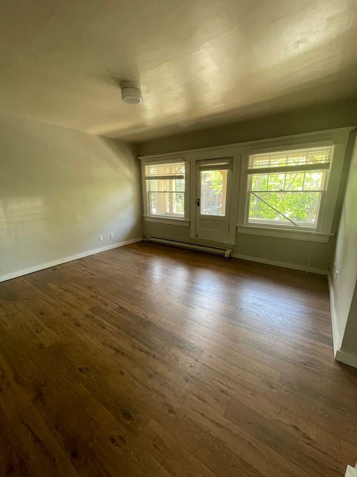 427 E 1st Ave #2 - Photo 4 of 13