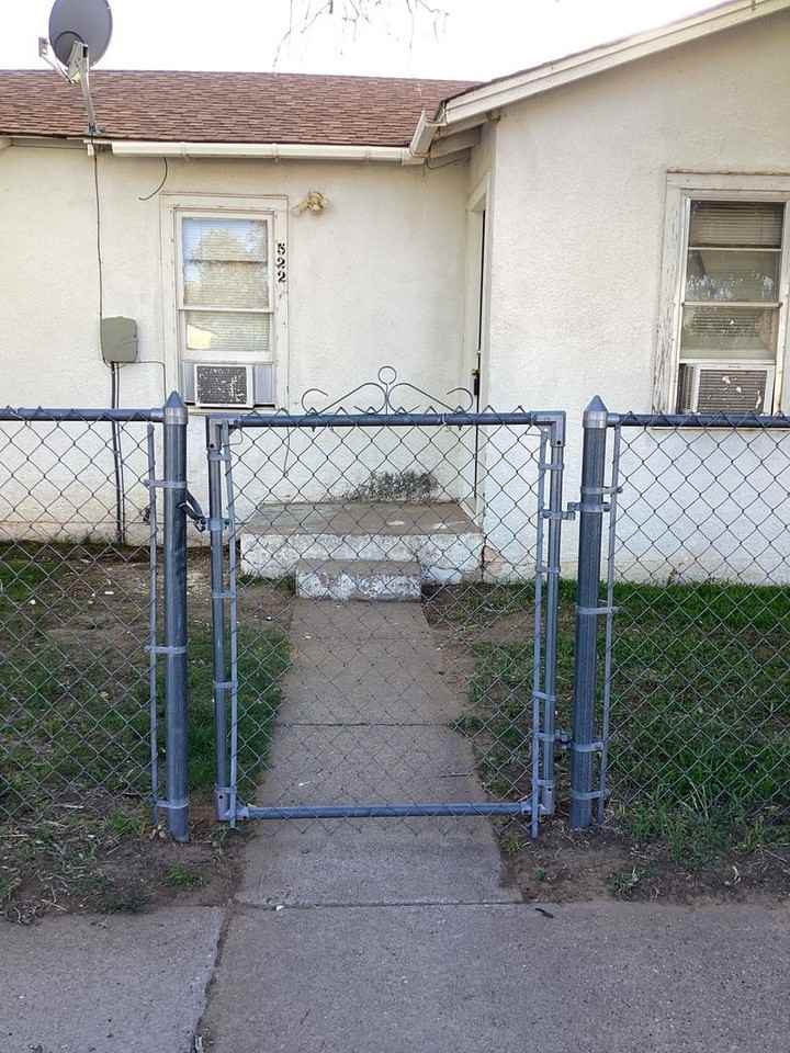 522 S Avenue E - Photo 2 of 10