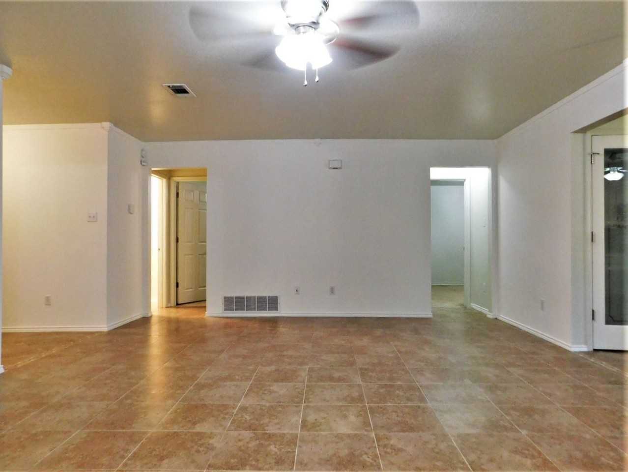 1102 Katelyn Cir - Photo 4 of 29