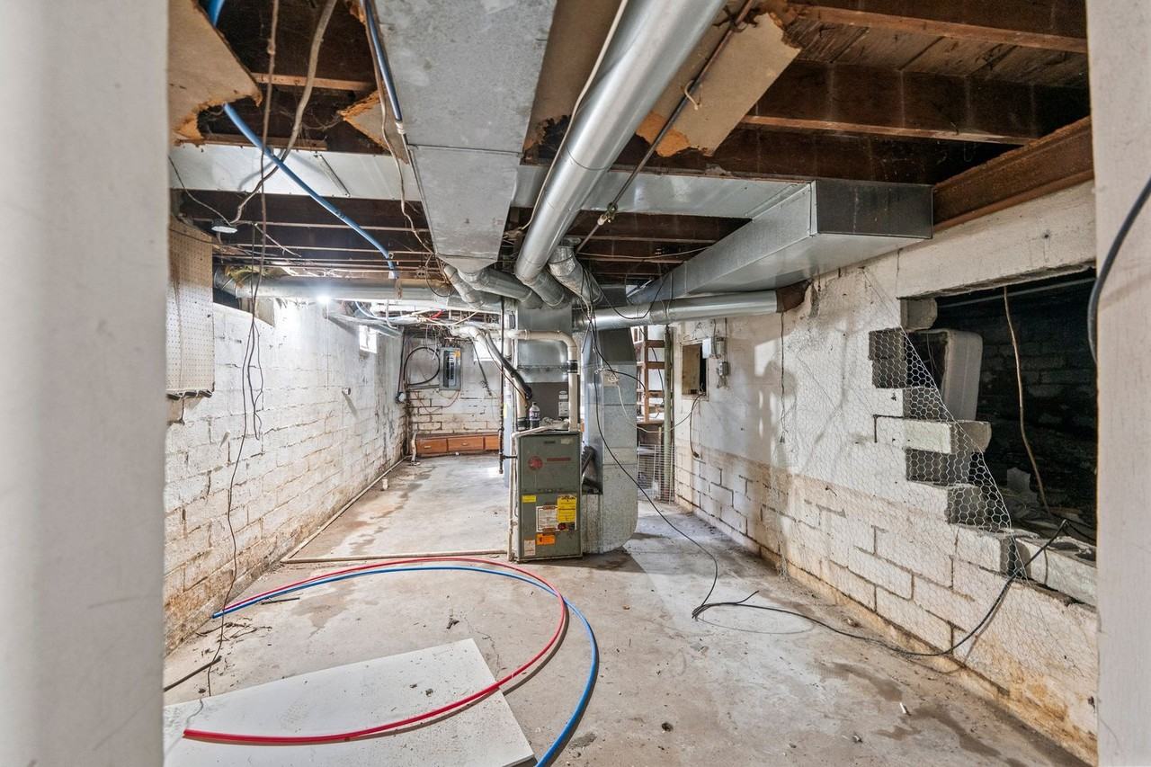 6042 Saint Joe Rd - Photo 3 of 38