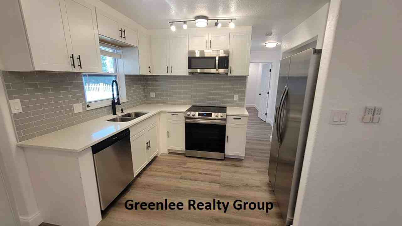 9517 Marlinton Ln - Photo 6 of 24