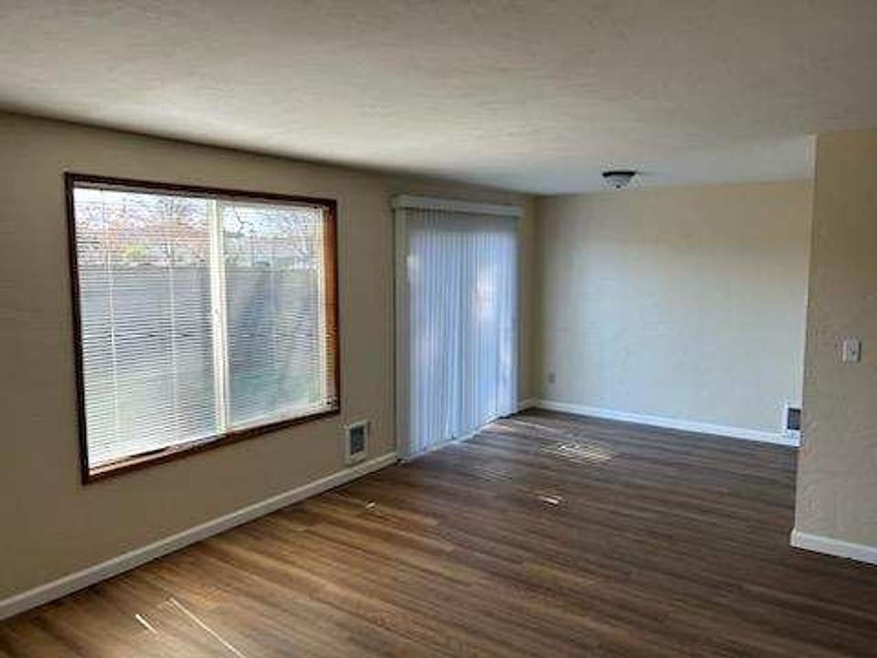 20/22 Kari Pl - Photo 2 of 7