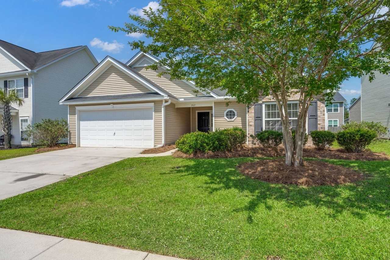 207 Market Hall St - Photo 2 of 20