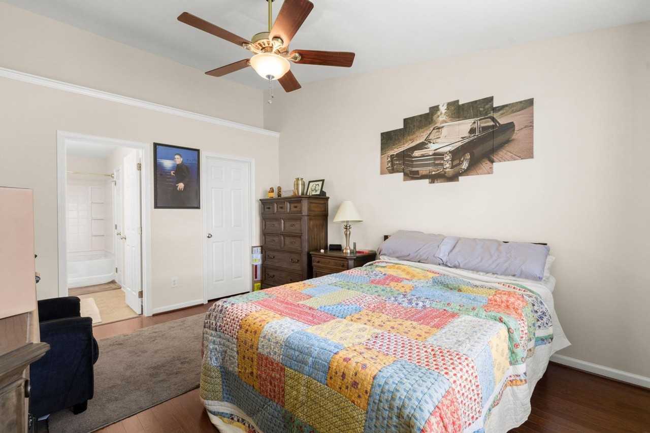 207 Market Hall St - Photo 4 of 20