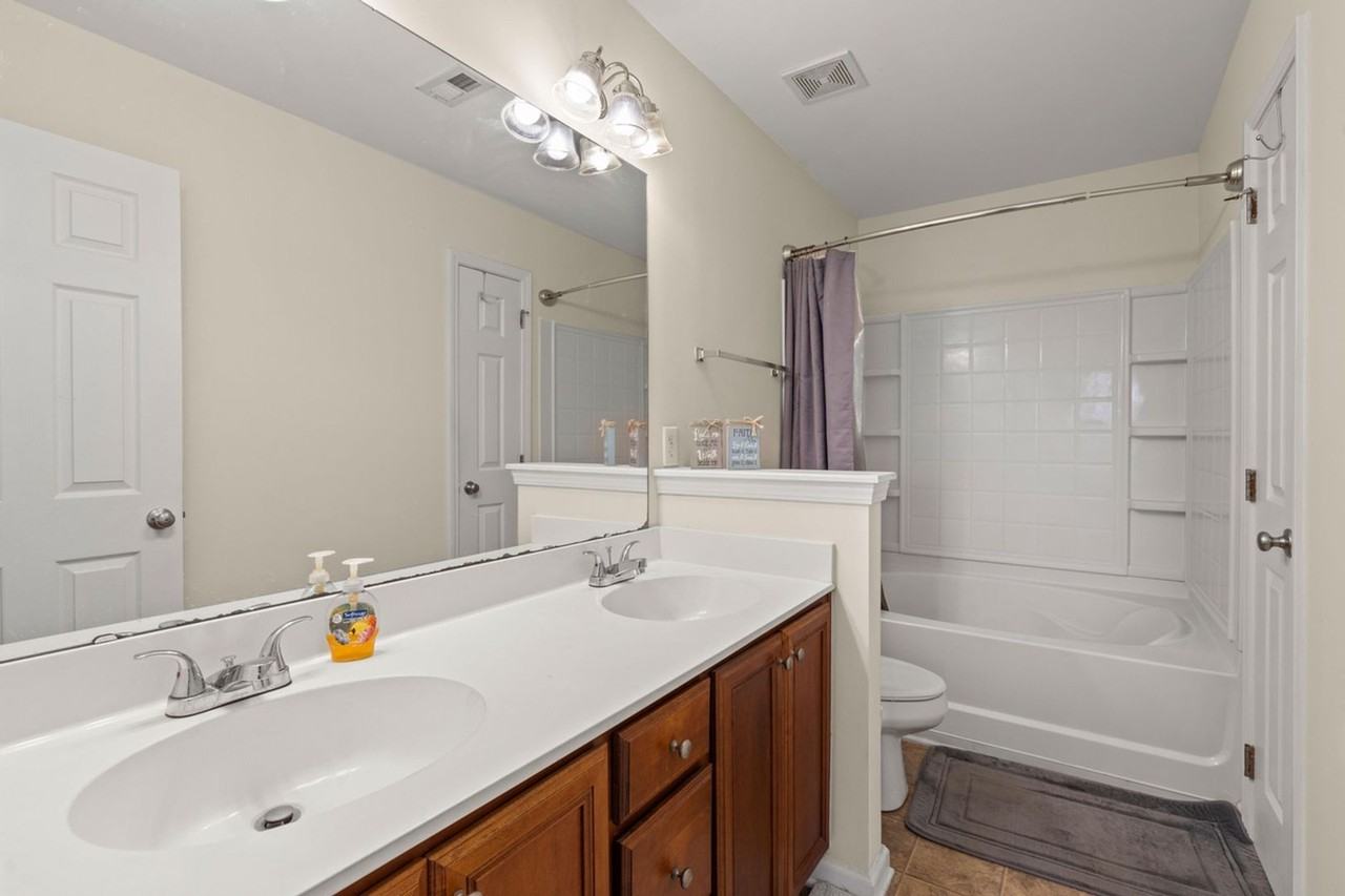 207 Market Hall St - Photo 5 of 20