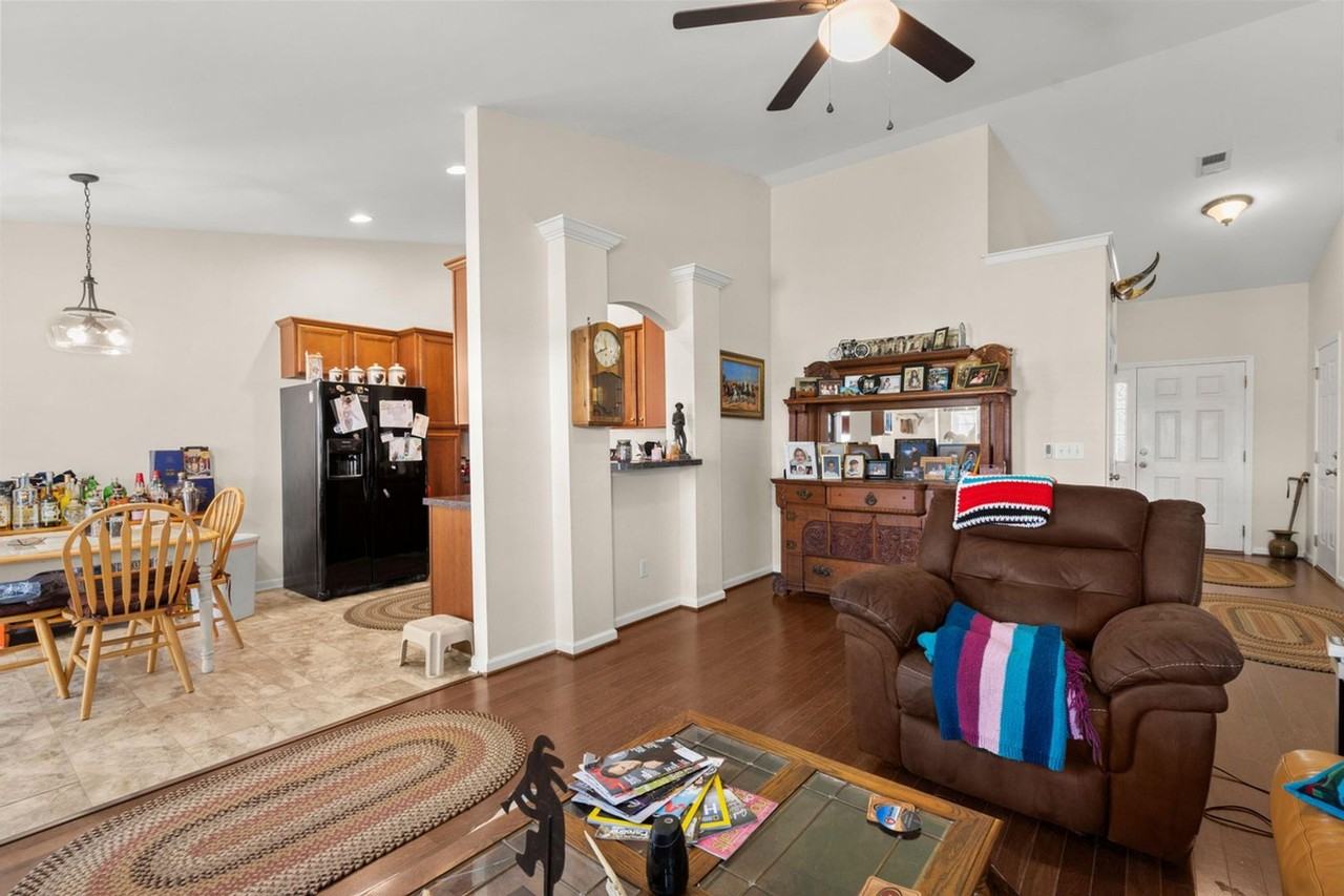 207 Market Hall St - Photo 6 of 20