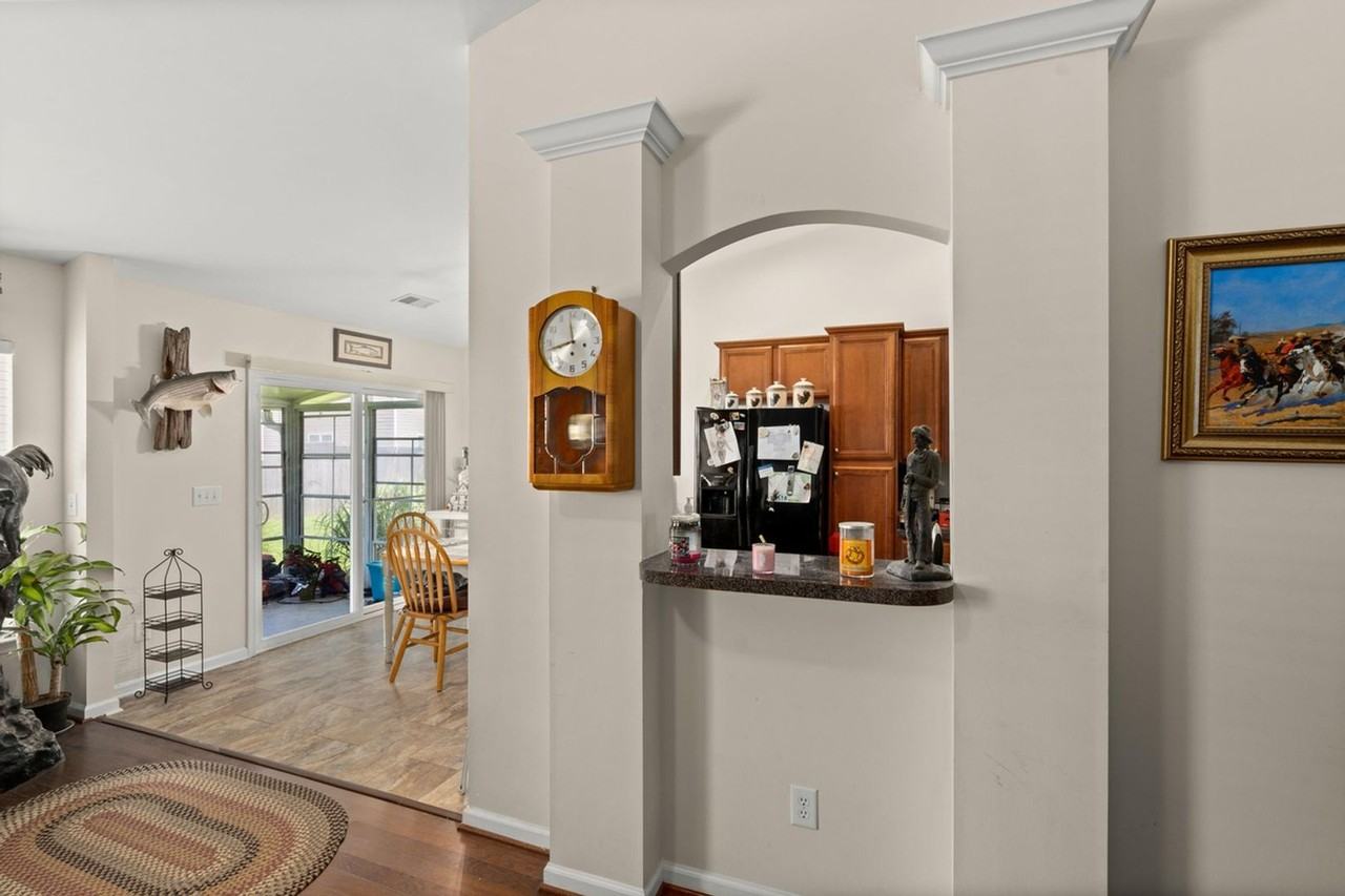 207 Market Hall St - Photo 7 of 20