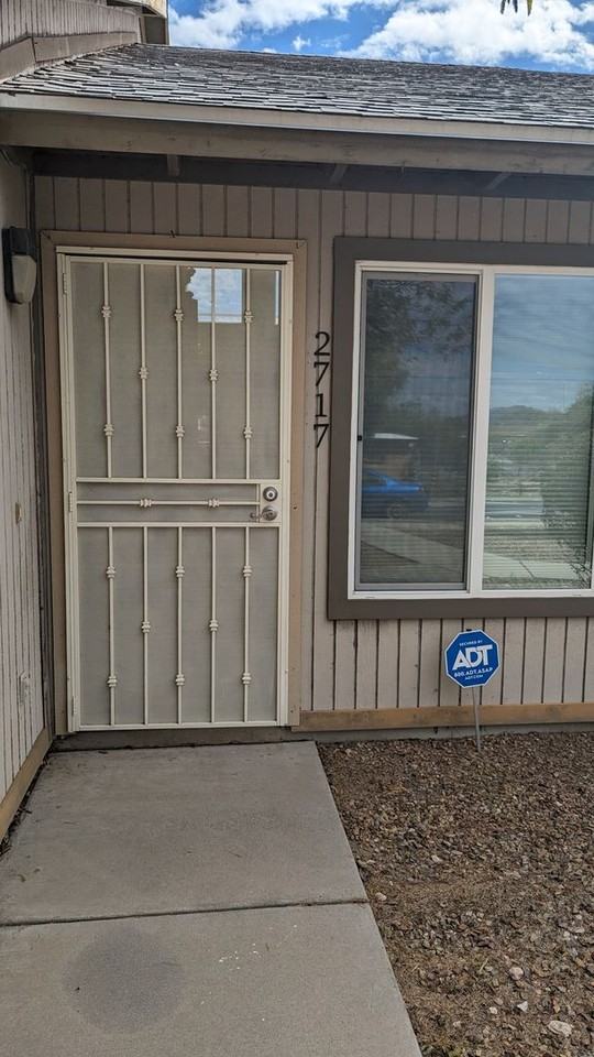 2717 N Pacific Dr - Photo 2 of 28