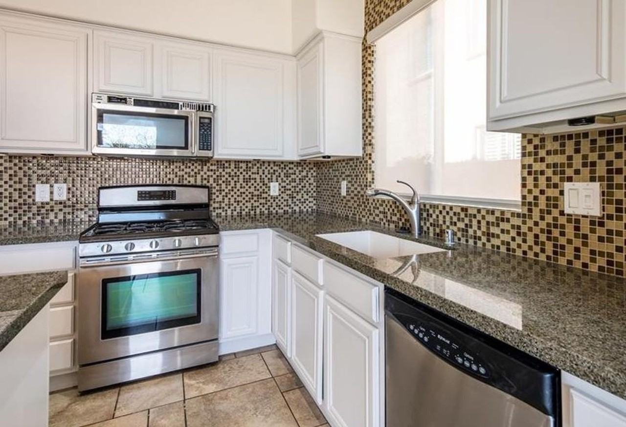 1024 Brinkman St - Photo 7 of 36