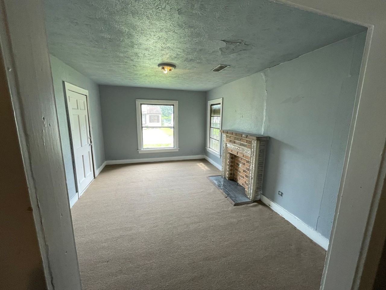 3310 Lillian St - Photo 3 of 15