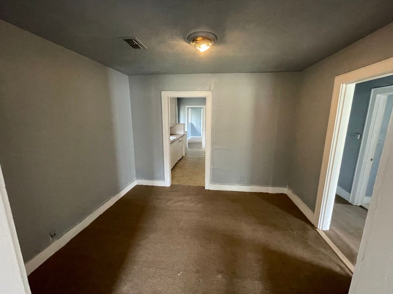 3310 Lillian St - Photo 4 of 15