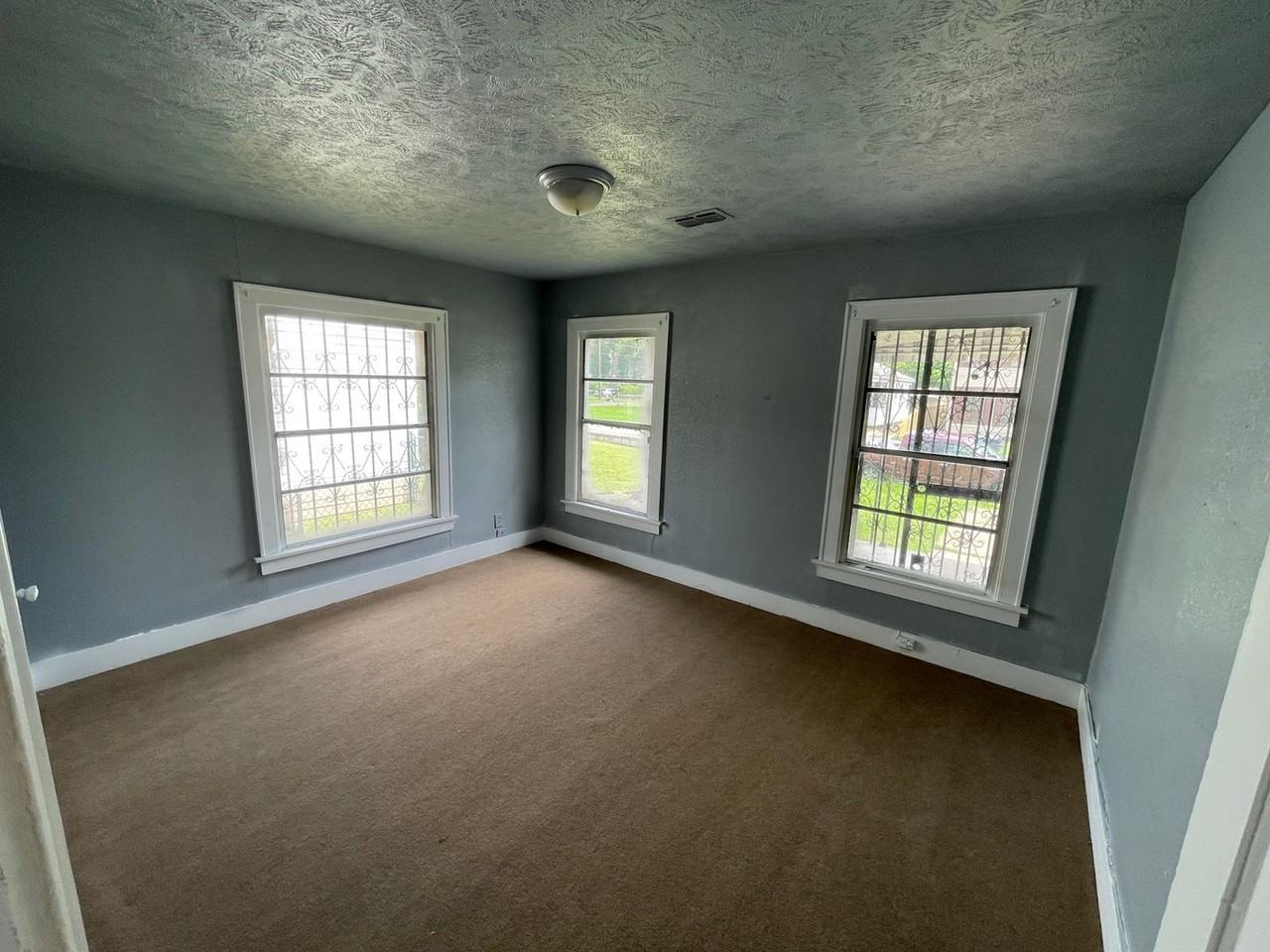 3310 Lillian St - Photo 6 of 15