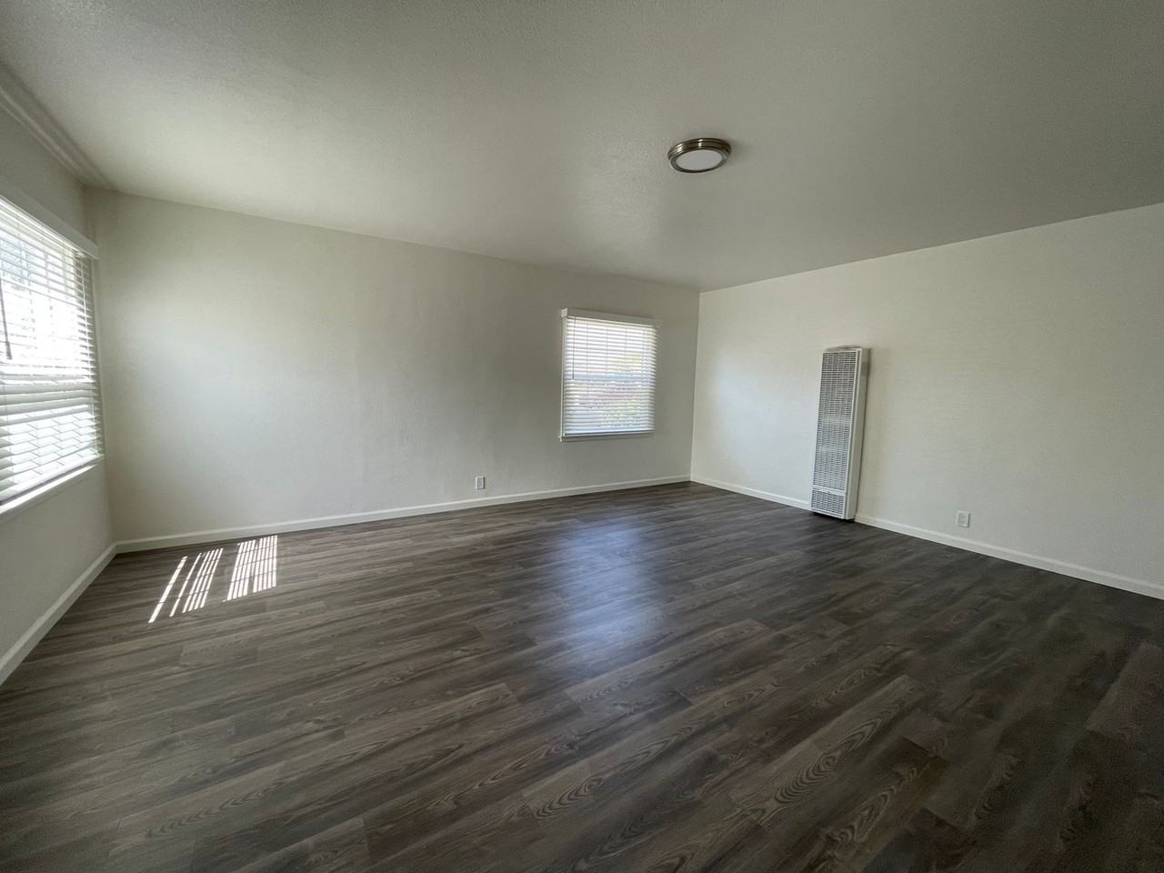 204 E Walnut Ave - Photo 3 of 7