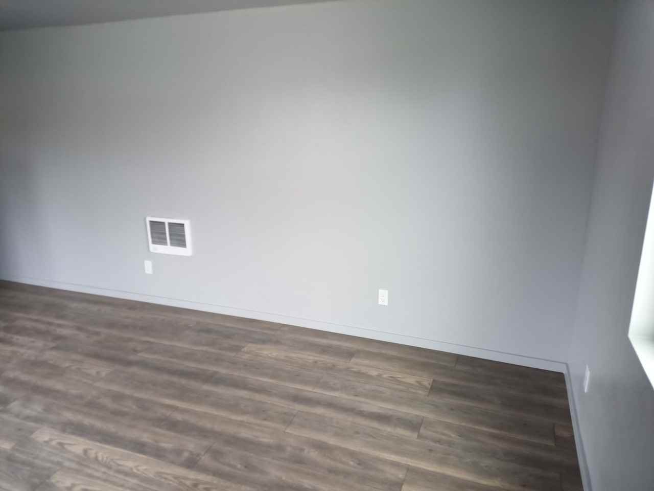 138 1/2 N Water St - Photo 3 of 8