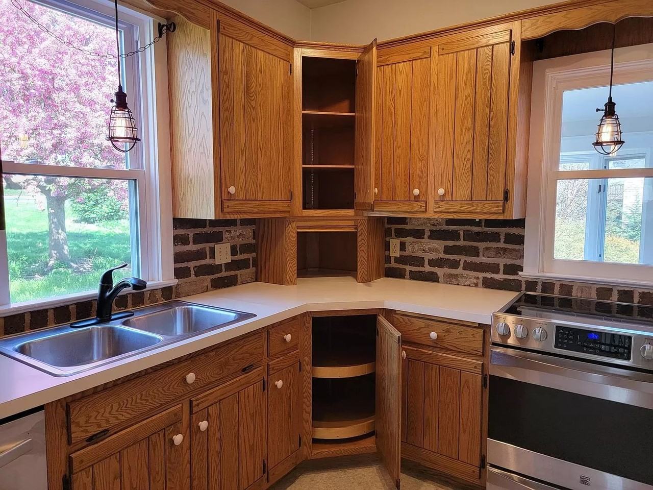 6235-6239 Main St. - Photo 3 of 23