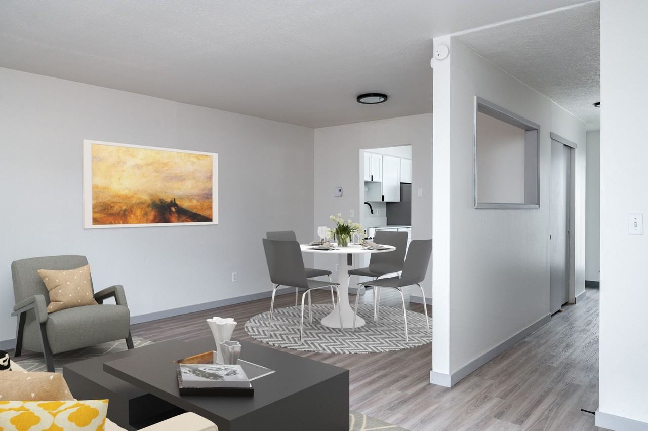 Bloc at 26th - Photo 4 of 25