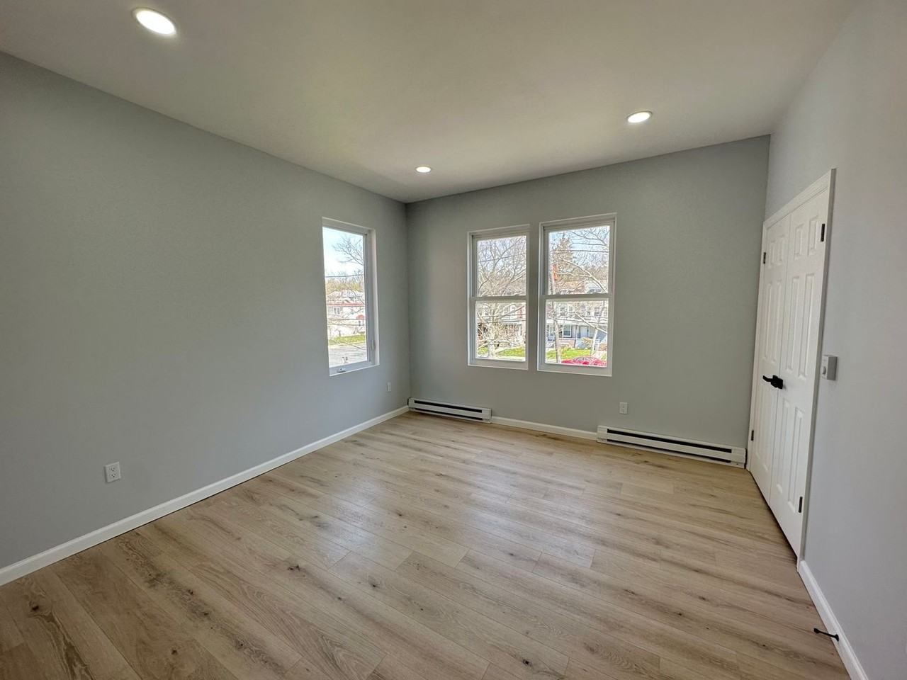 1109 W State St - Photo 2 of 12