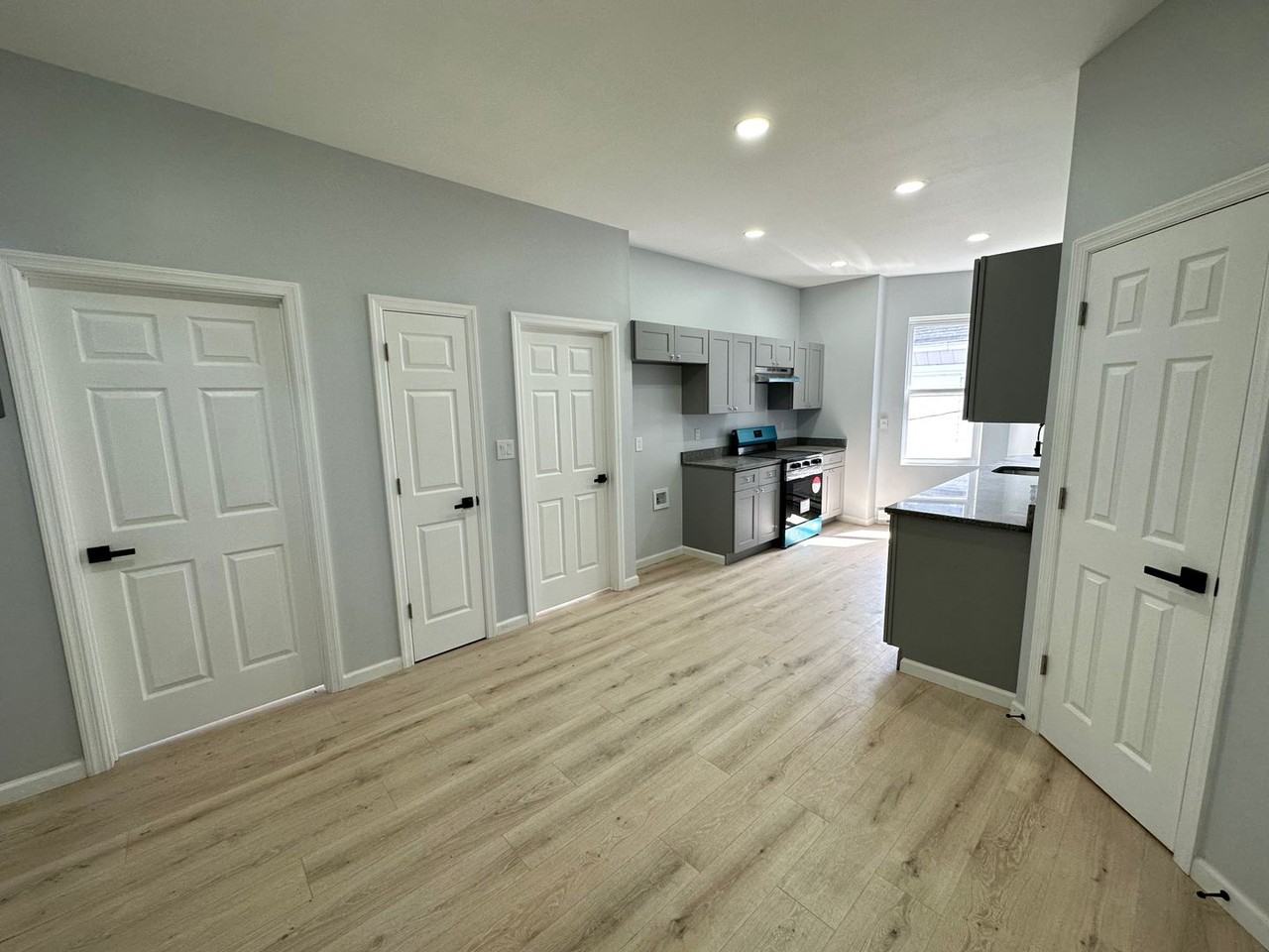 1109 W State St - Photo 3 of 12