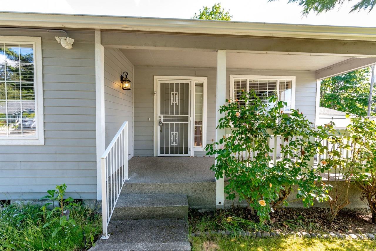 1601 19th Avenue Ct - Photo 2 of 39