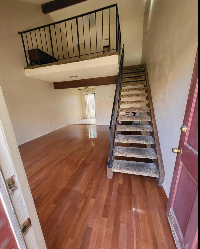 942 Greenfield Ave #1 - Photo 4 of 10