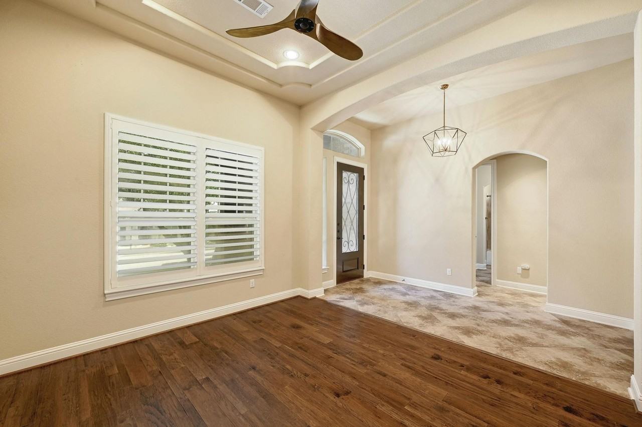 211 Lake Como Dr - Photo 6 of 41