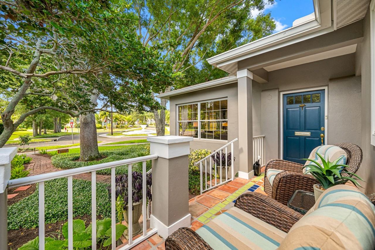 205 25th Ave Ne - Photo 4 of 50