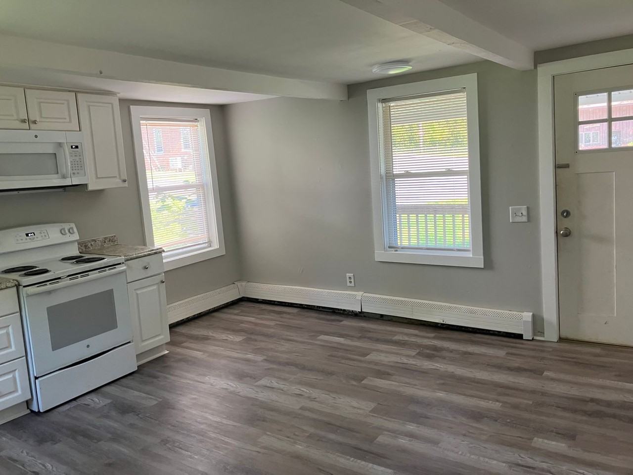 524 Walker St - Photo 2 of 12