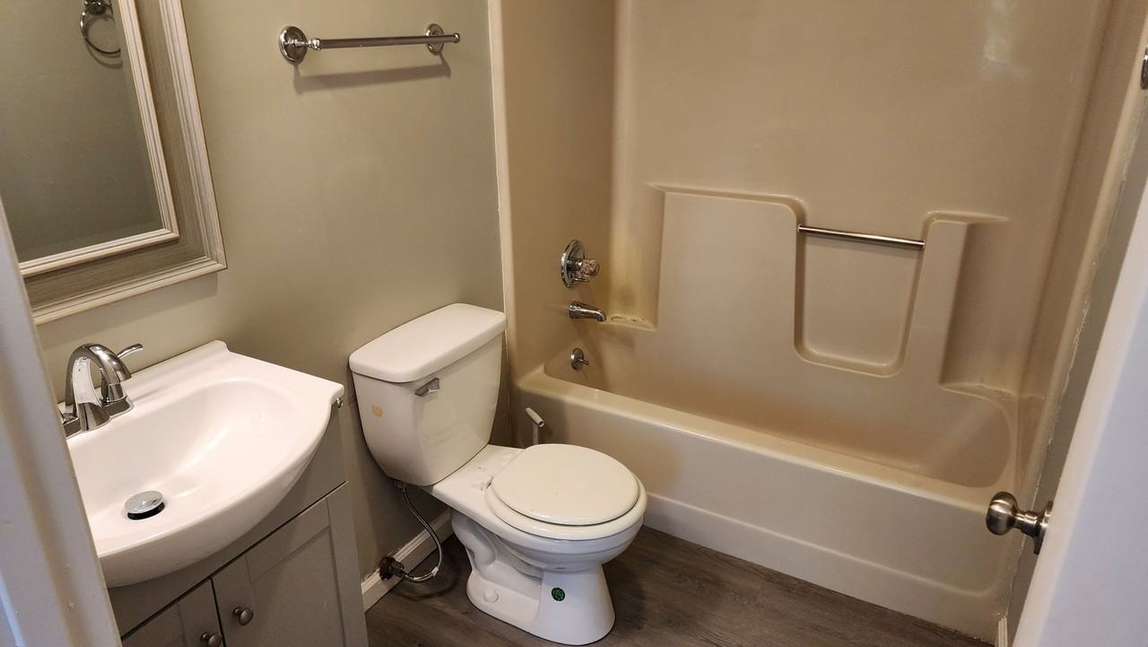 2456 Fairview Rd - Photo 5 of 15