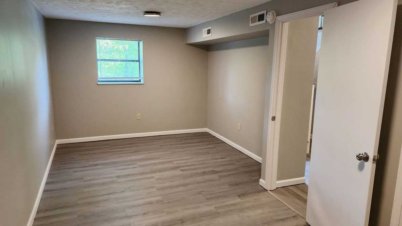 2456 Fairview Rd - Photo 6 of 15