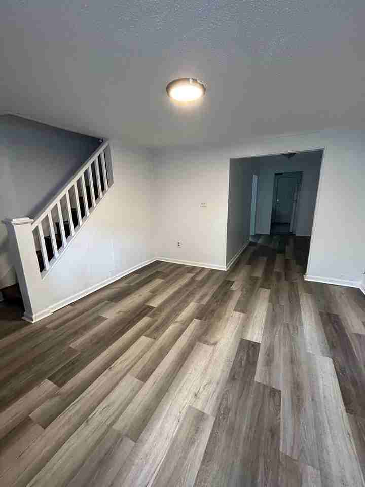549 Lamberton St - Photo 3 of 14