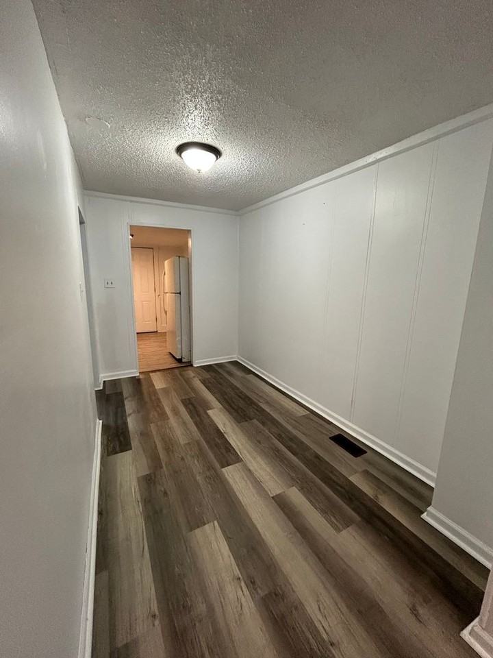 549 Lamberton St - Photo 4 of 14