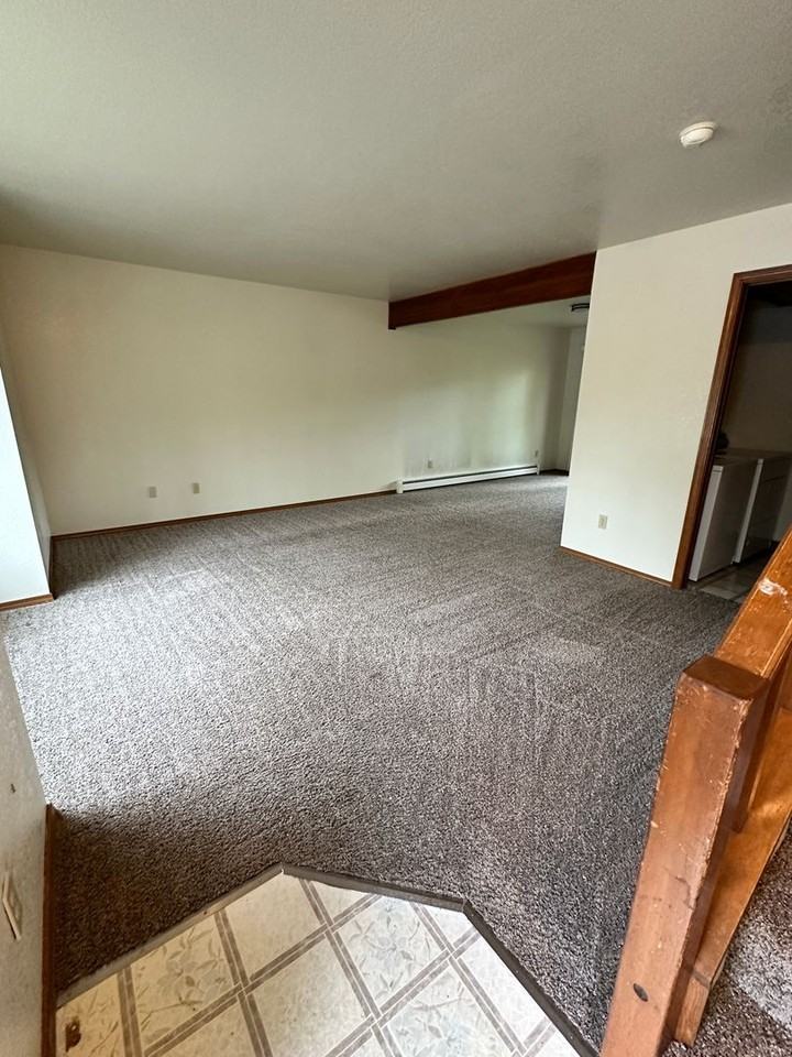 1141 N Elsinore Avenue - DD - Photo 2 of 8