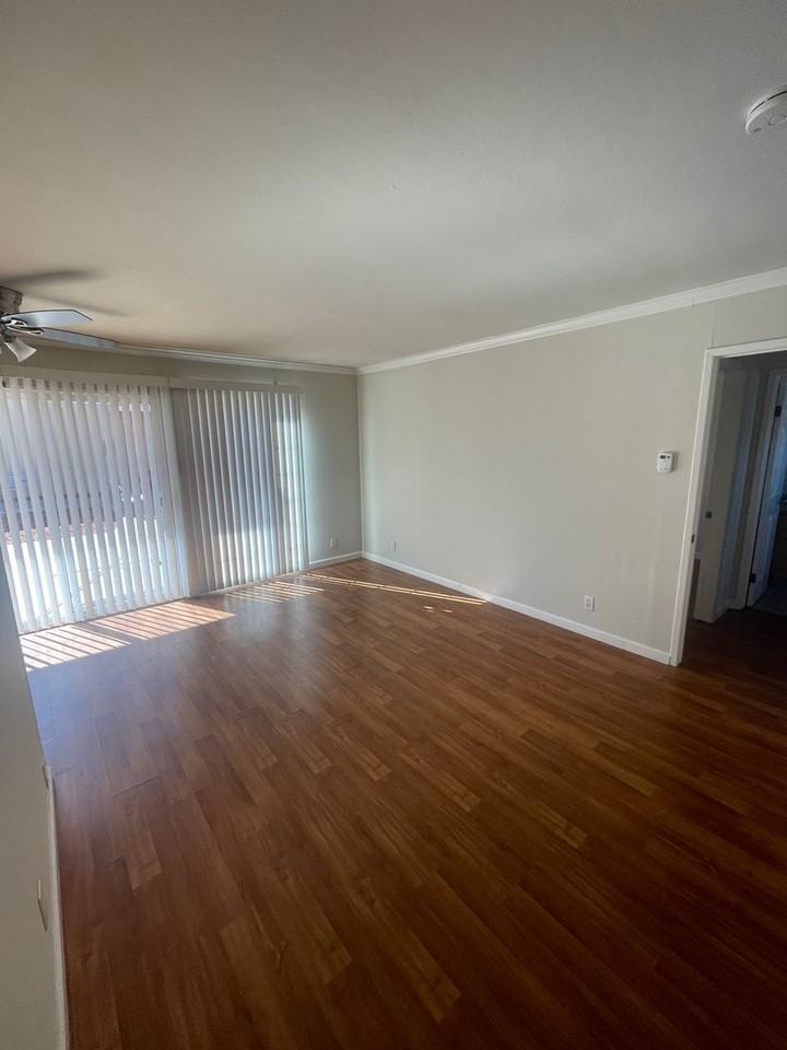 084 - Saratoga Plaza - Photo 3 of 5