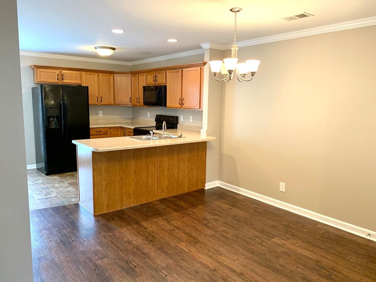 318 Sam Houston Cir - Photo 3 of 20