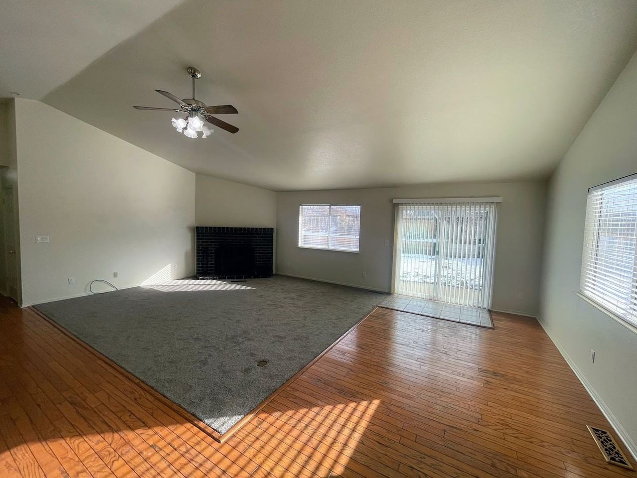 701 Ann Way - Photo 2 of 10