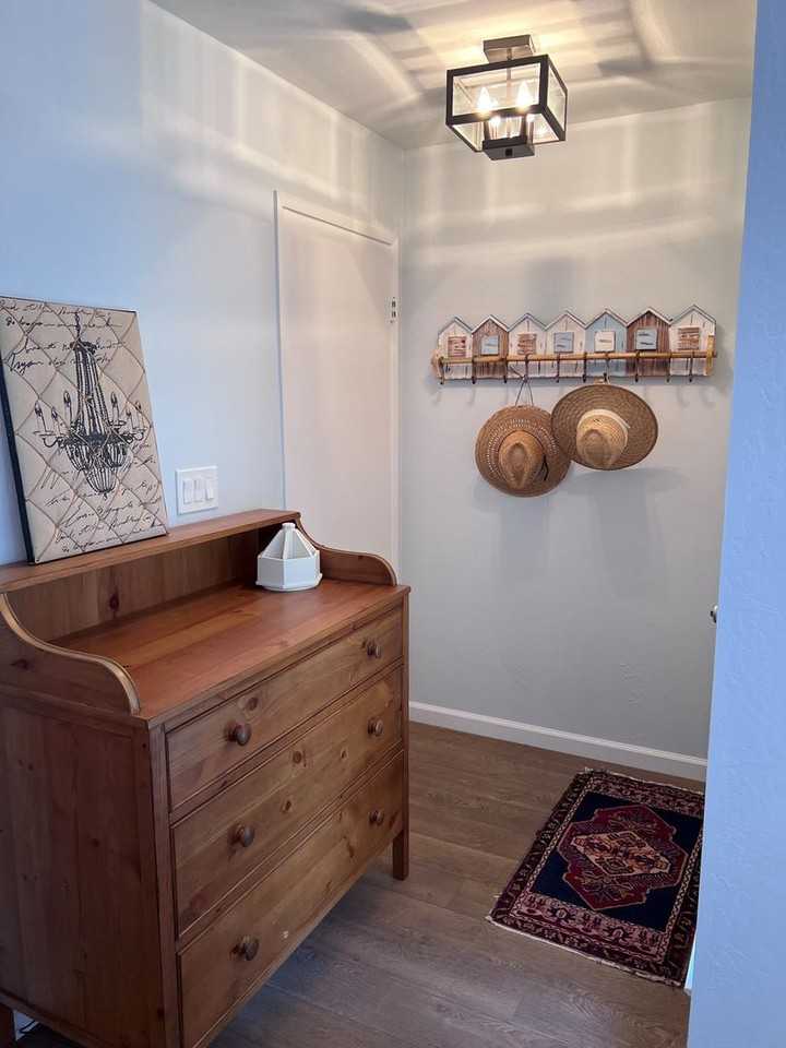601 Acorn Ct - Photo 6 of 43