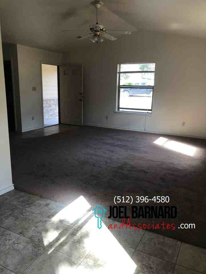 1509 Earle St - Photo 2 of 18